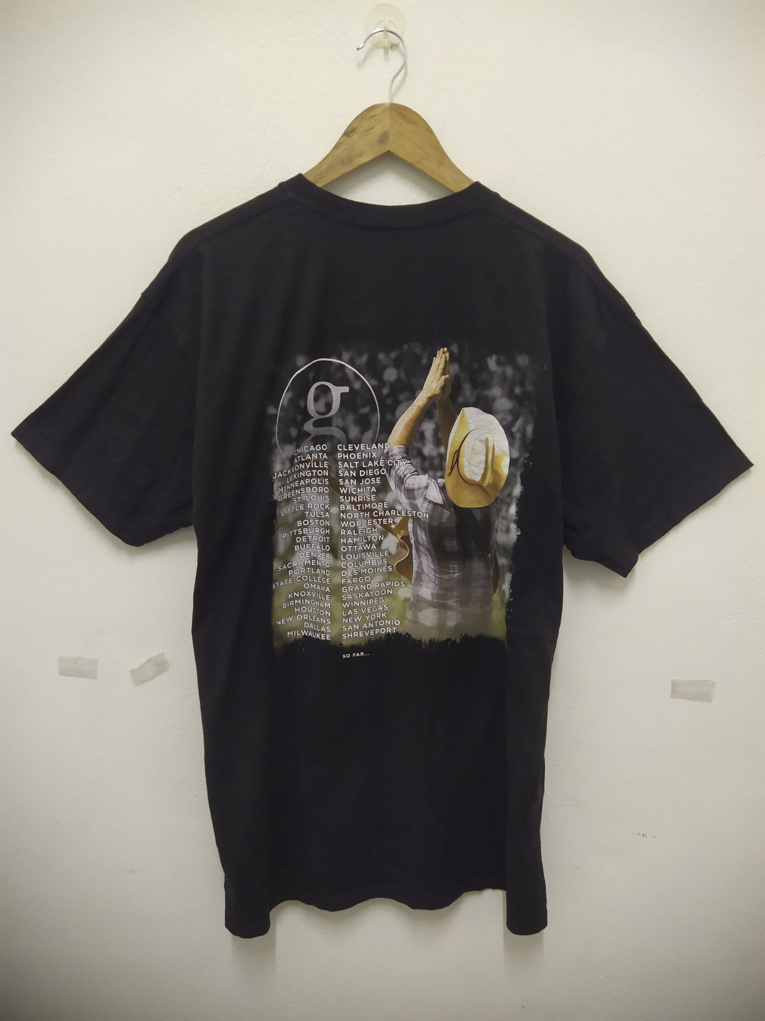 Band Tees Garth Brooks Country Singer vintage Tshirt Size US XL / EU 56 / 4 - 4 Thumbnail