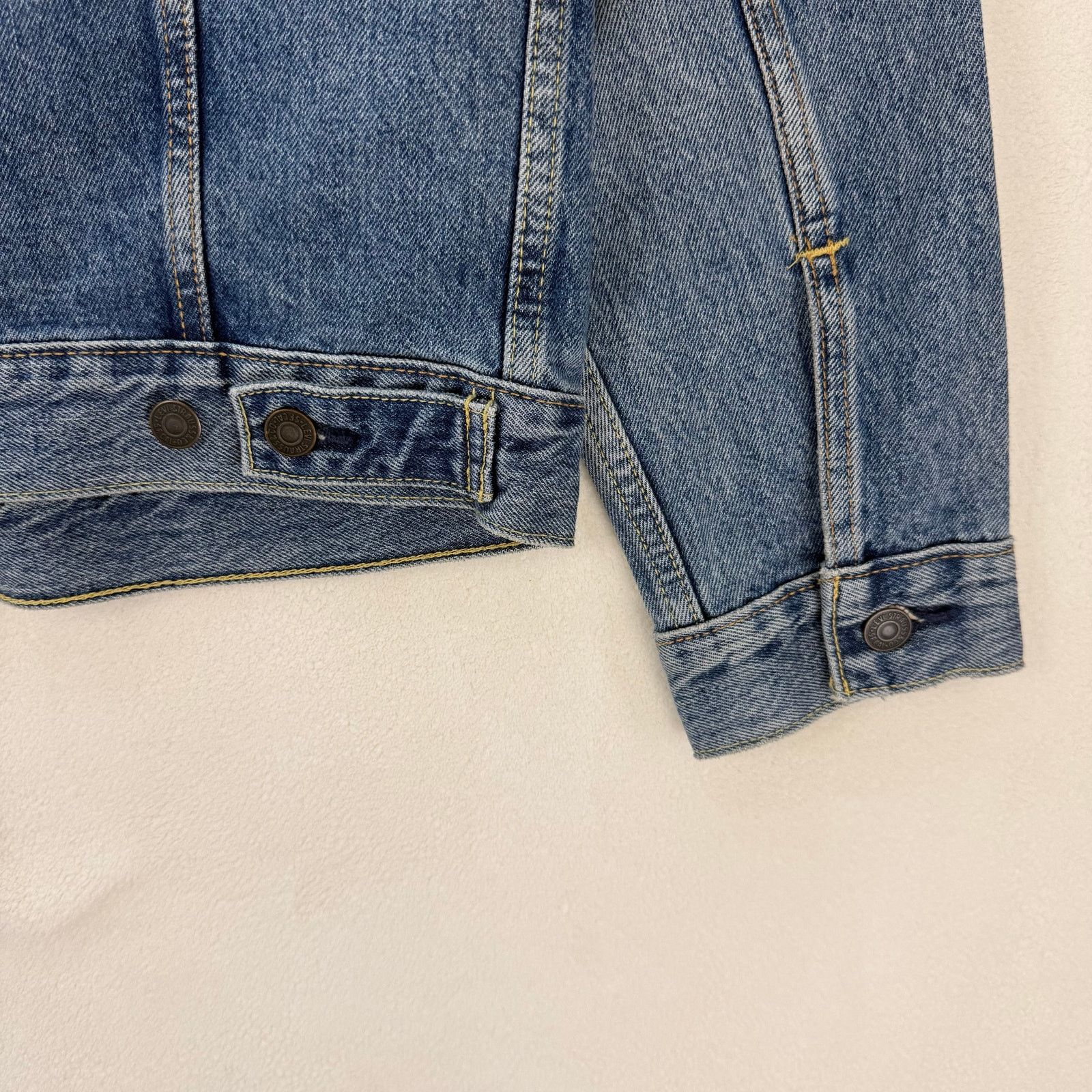 Levi's LEVI'S MEN'S MEDIUM WASH SIZE SMALL TRUCKER JACKET 723340683 Size US S / EU 44-46 / 1 - 7 Thumbnail