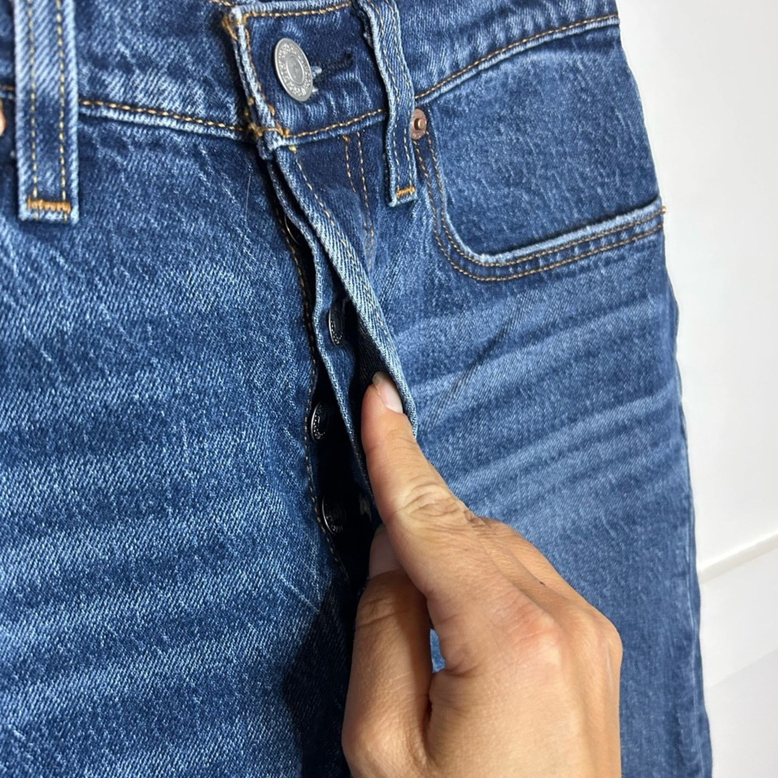 Levi's Nwt Levi’s 501 Classic Straight Leg Jeans Size 28" / US 6 / IT 42 - 5 Thumbnail