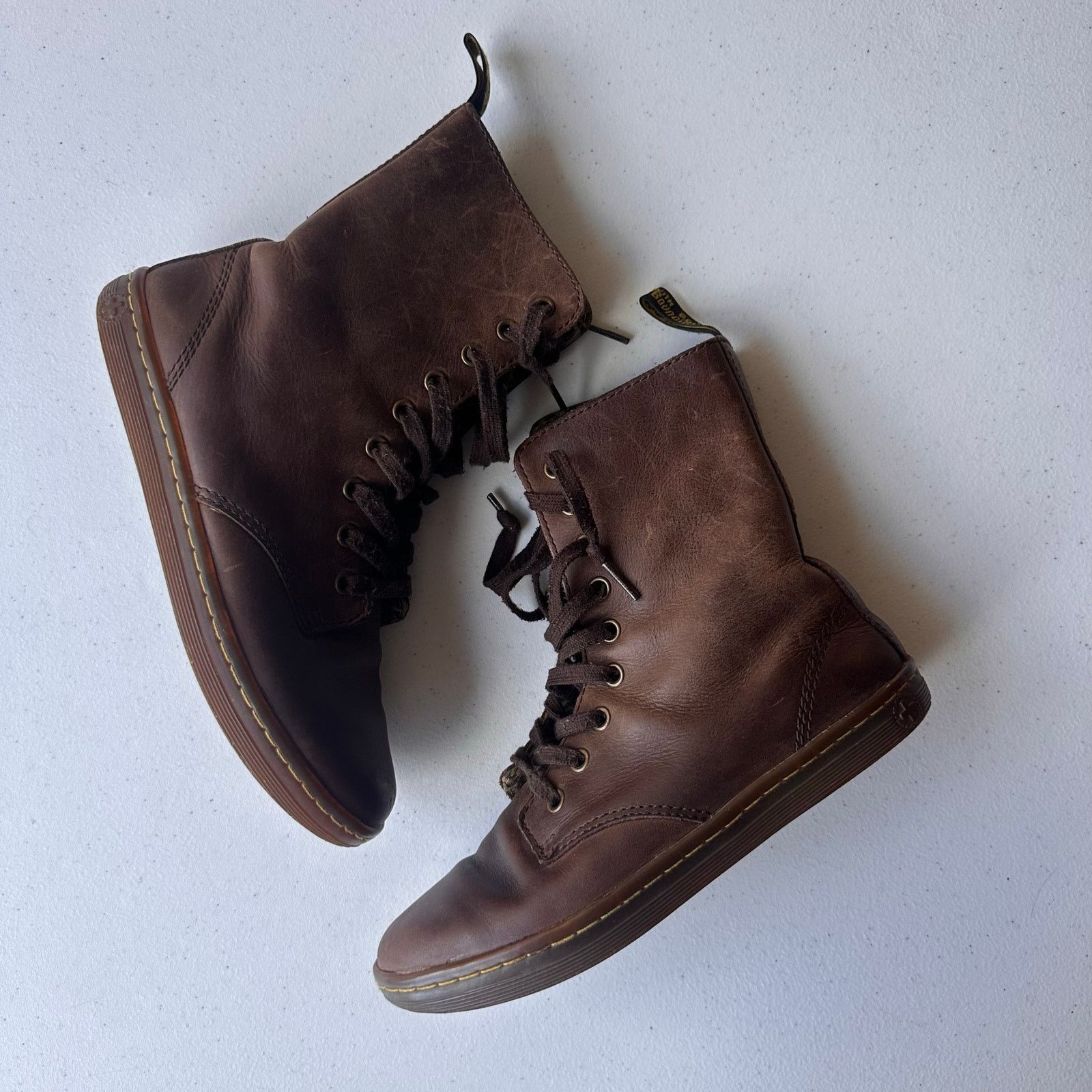 Dr. Martens Dr. Martens Women's Stratford 9 Eye Fold Down Boot Size US 7 / IT 37 - 4 Thumbnail