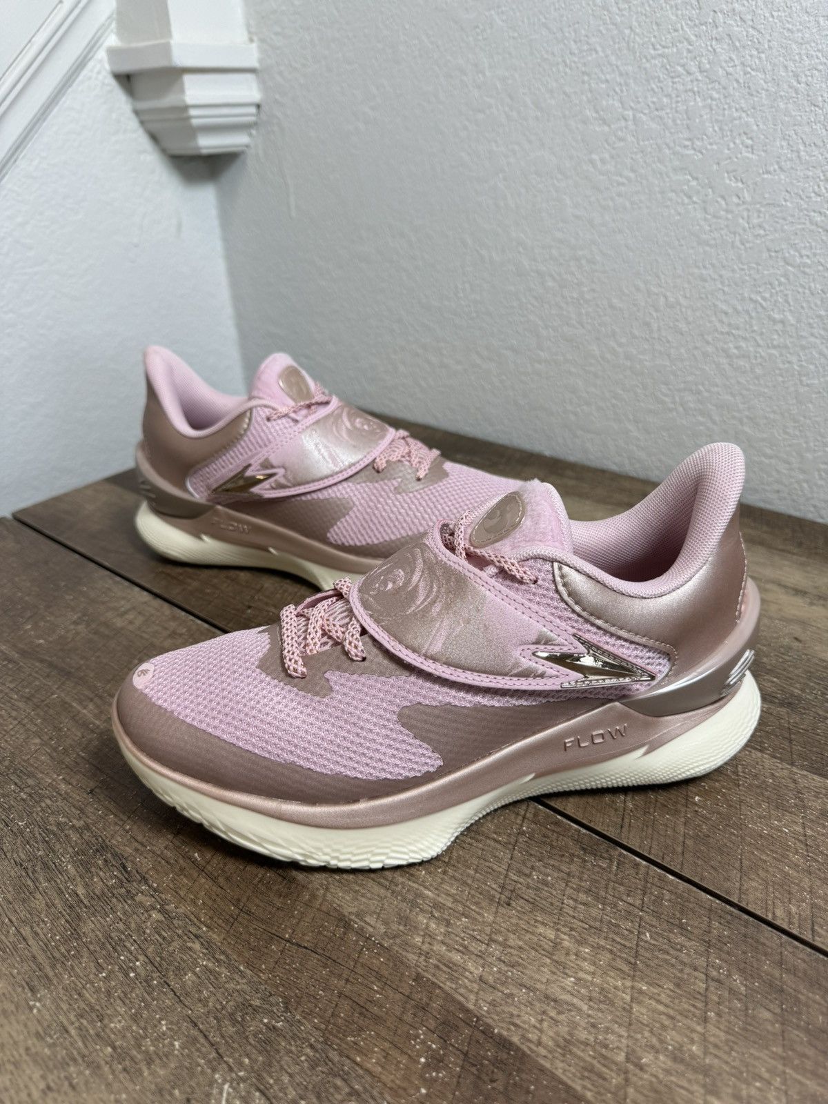 Under Armour Under Armour Curry Fox 1 Reign Rose 6001922-647 Sz 6.5Y NEW Size US 6.5 / EU 39-40 - 2 Thumbnail