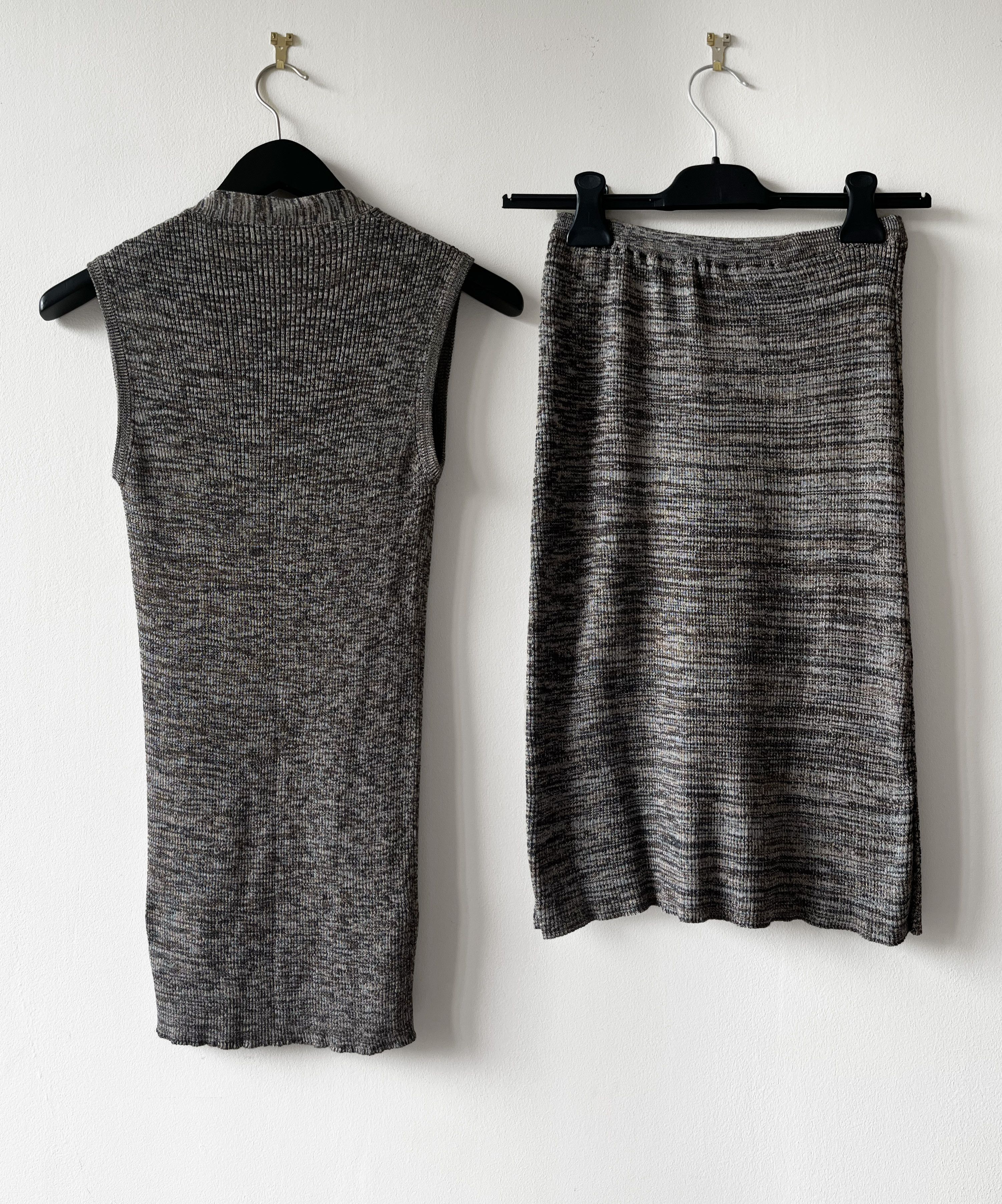 Prada Prada knit vest and skirt twin set Size M / US 6-8 / IT 42-44 - 2 Thumbnail