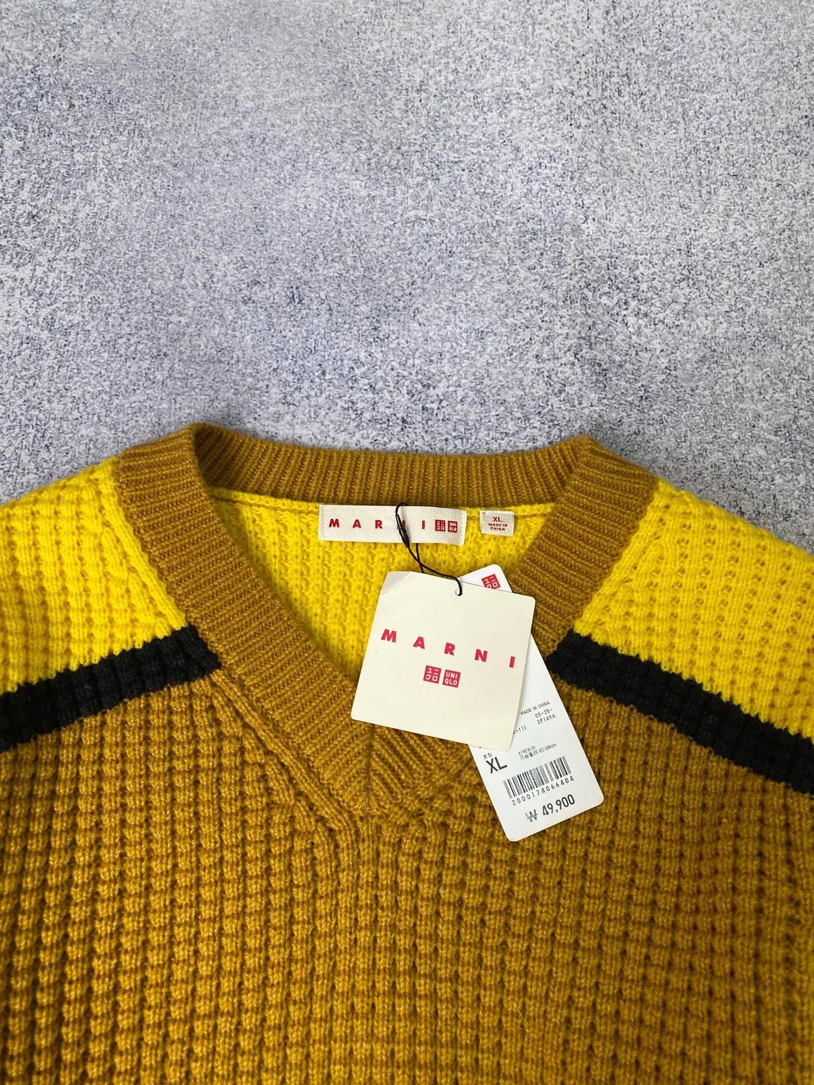 Marni × Uniqlo Knitted Marni x Uniqlo Vneck Cropped Women’s Sweater Size XL / US 12-14 / IT 48-50 - 9 Thumbnail