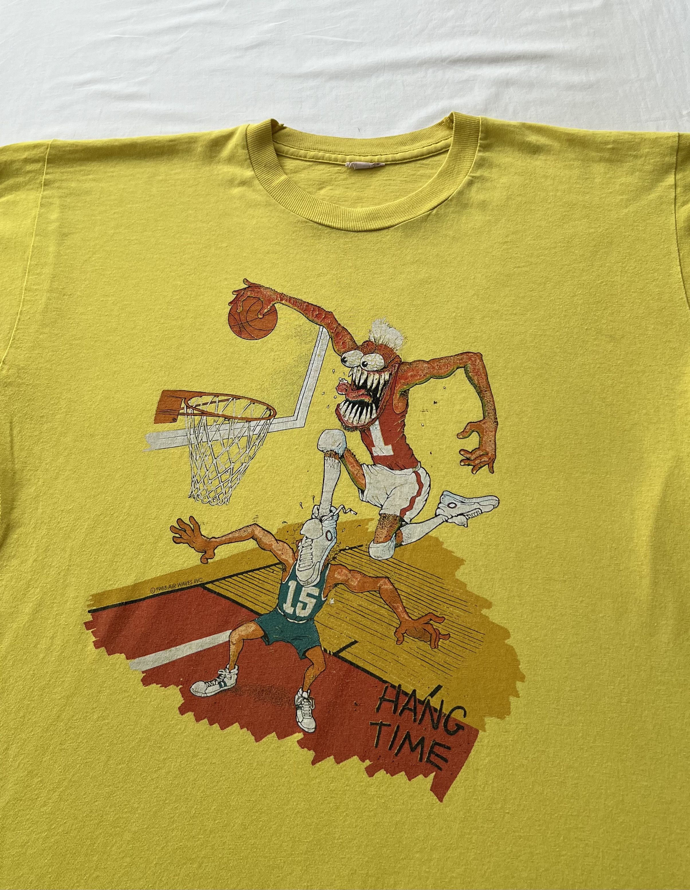 Vintage Vintage 1988 Air Waves Hang Time NBA Basketball Art T-shirt Size US L / EU 52-54 / 3 - 3 Thumbnail