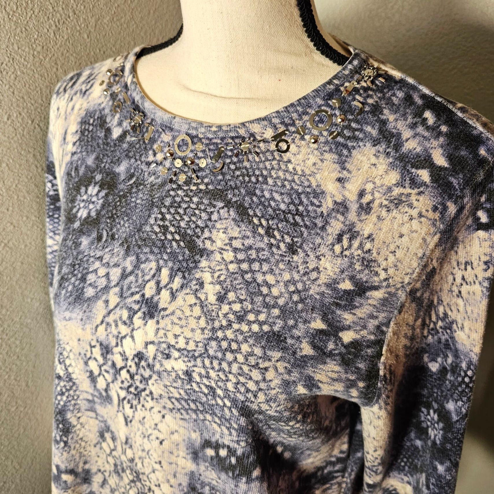 Vintage Alfred Dunner Blouse Women M Blue Cotton Spandex 3/4 Sleeve Round Neck Pullover Casual Snakeskin Pattern Womens Size M / US 6-8 / IT 42-44 - 6 Thumbnail