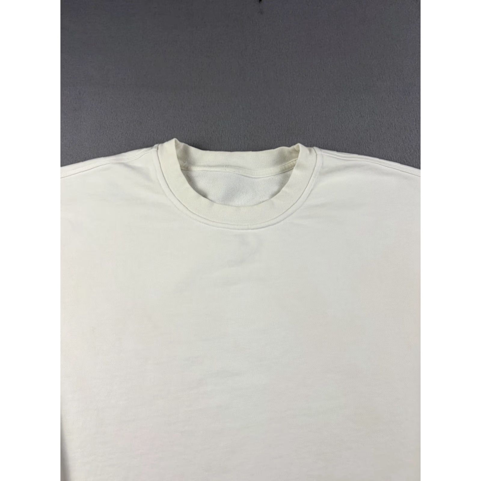 Lululemon Lululemon Sweatshirt Women L White Logo Oversized Pullover Crewneck Activewear Size L / US 10 / IT 46 - 2 Thumbnail