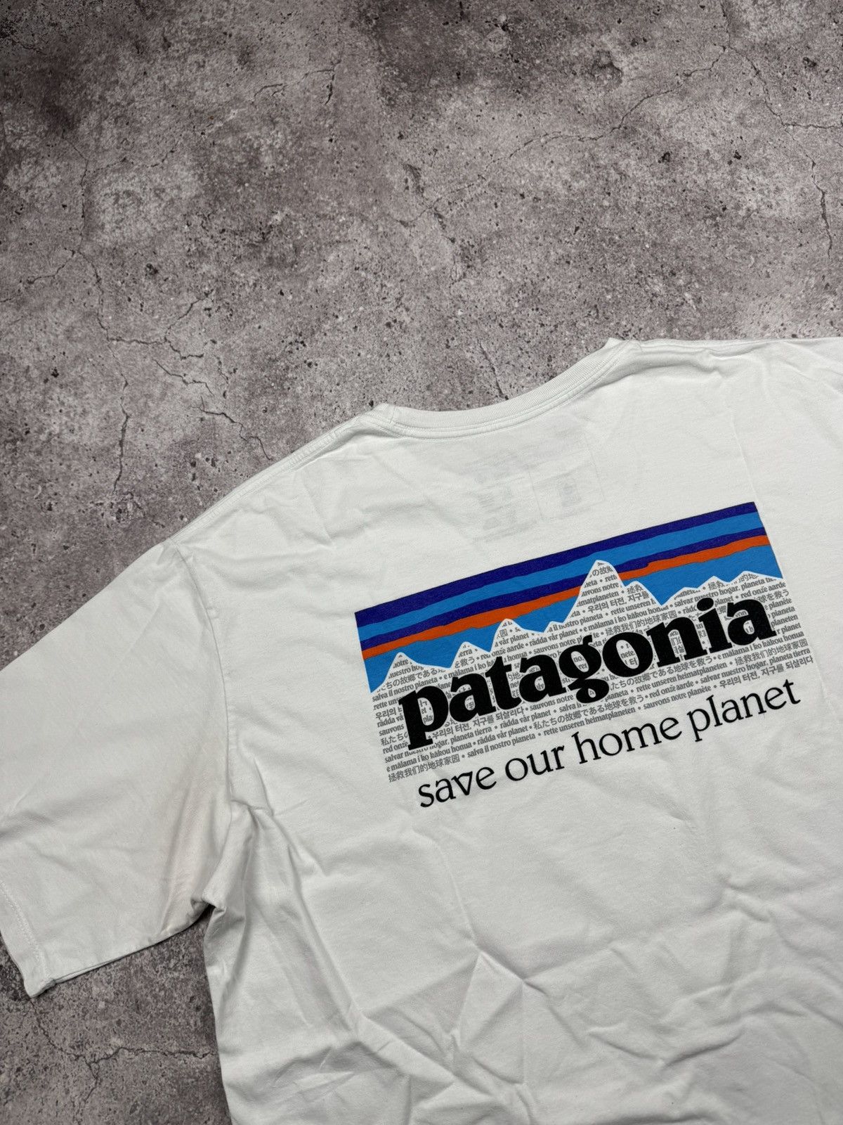 Patagonia Vintage Patagonia Y2K Big Logo T-Shirt Tee Arcteryx Style Size US L / EU 52-54 / 3 - 2 Thumbnail