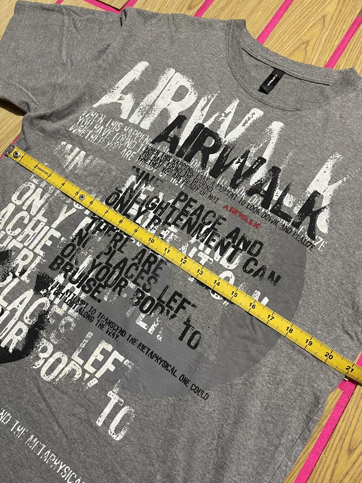 If Six Was Nine VINTAGE Y2K AIRWALK short sleeve tshirt Size US L / EU 52-54 / 3 - 9 Thumbnail