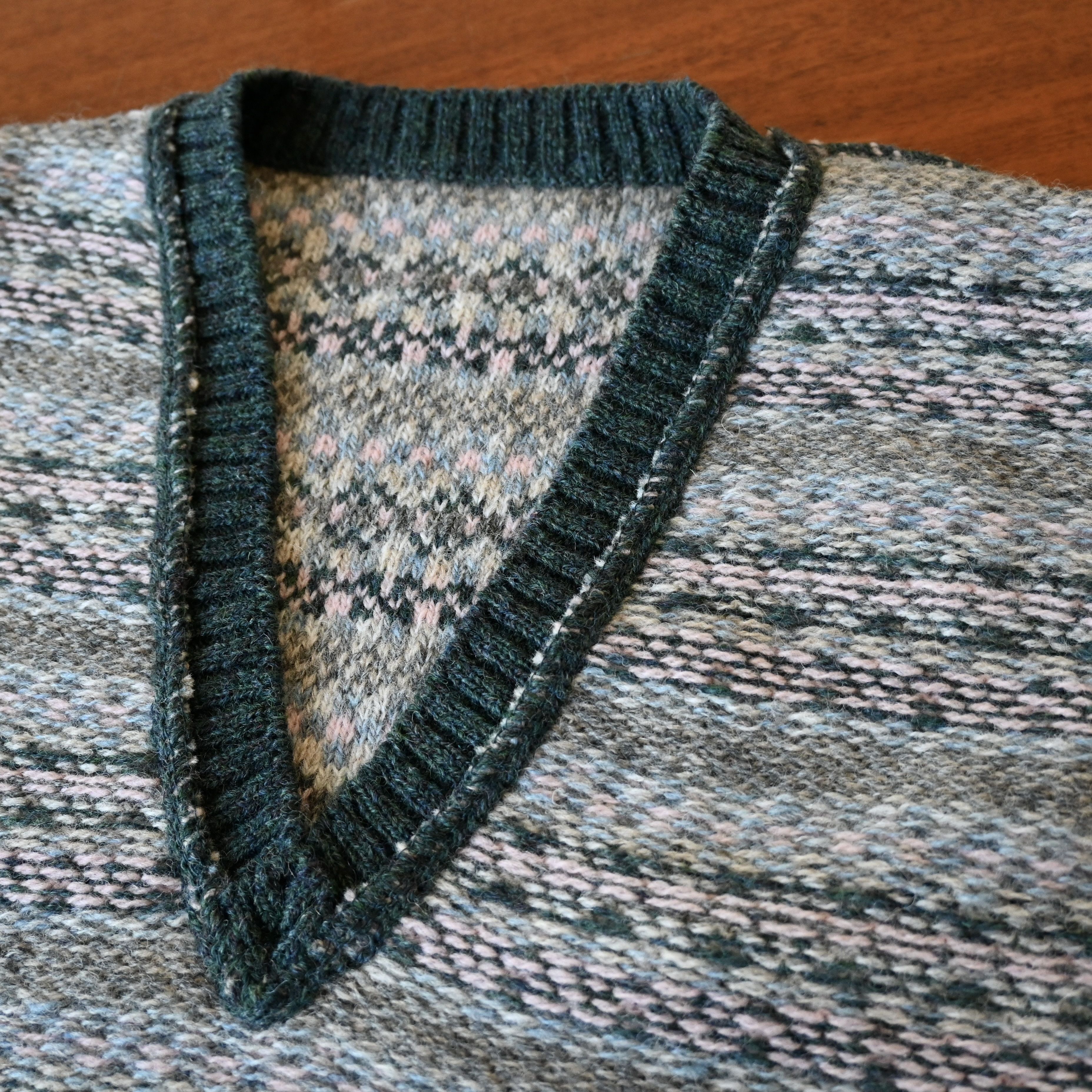 Vintage VTG 1990s GLENEAGLES wool Fair Isle knit best, made in Italy Size US L / EU 52-54 / 3 - 16 Thumbnail
