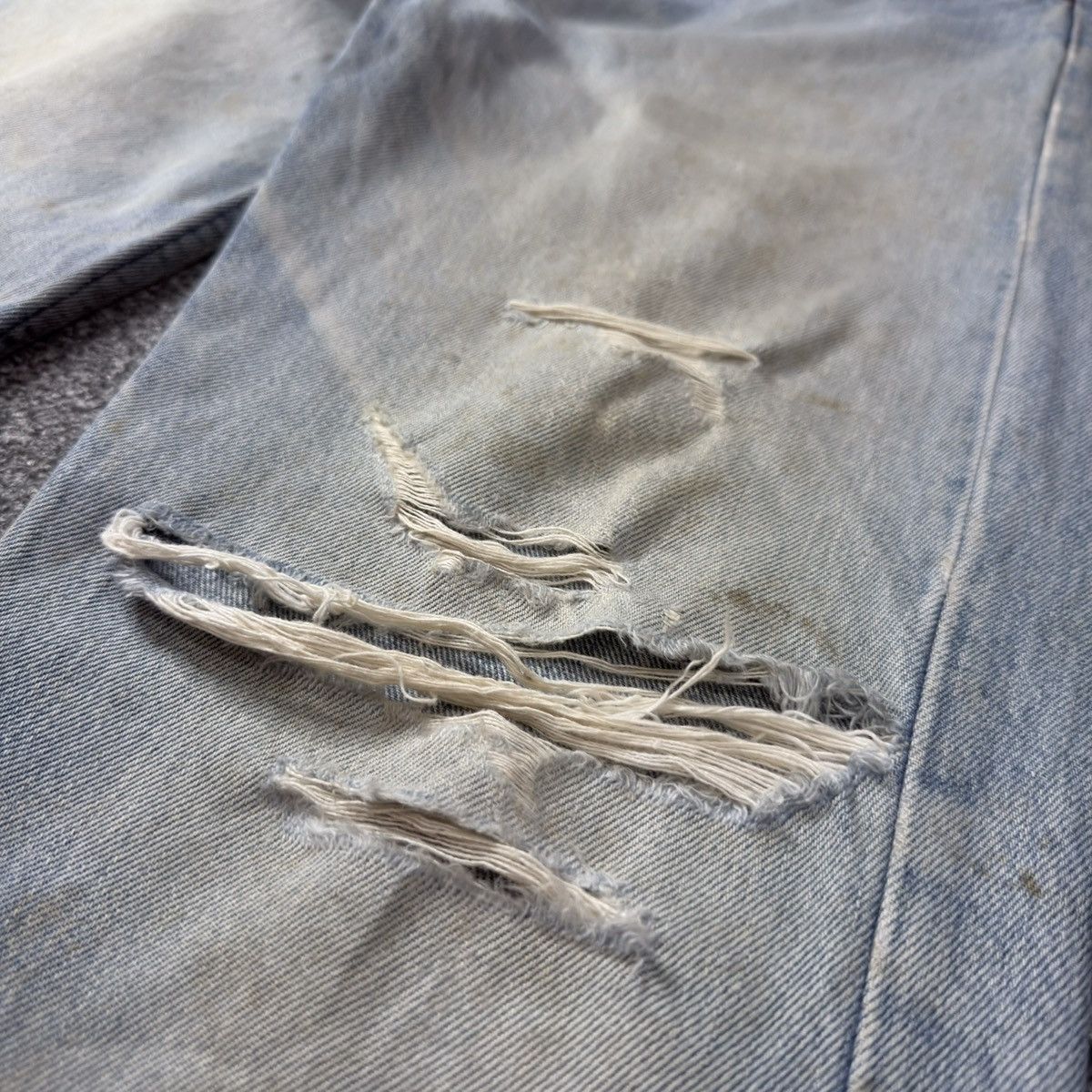 Levi's Vintage Clothing Vintage Heavy Destroyed Grunge Levis 501 Dirty Washed Denim Size US 33 - 5 Thumbnail