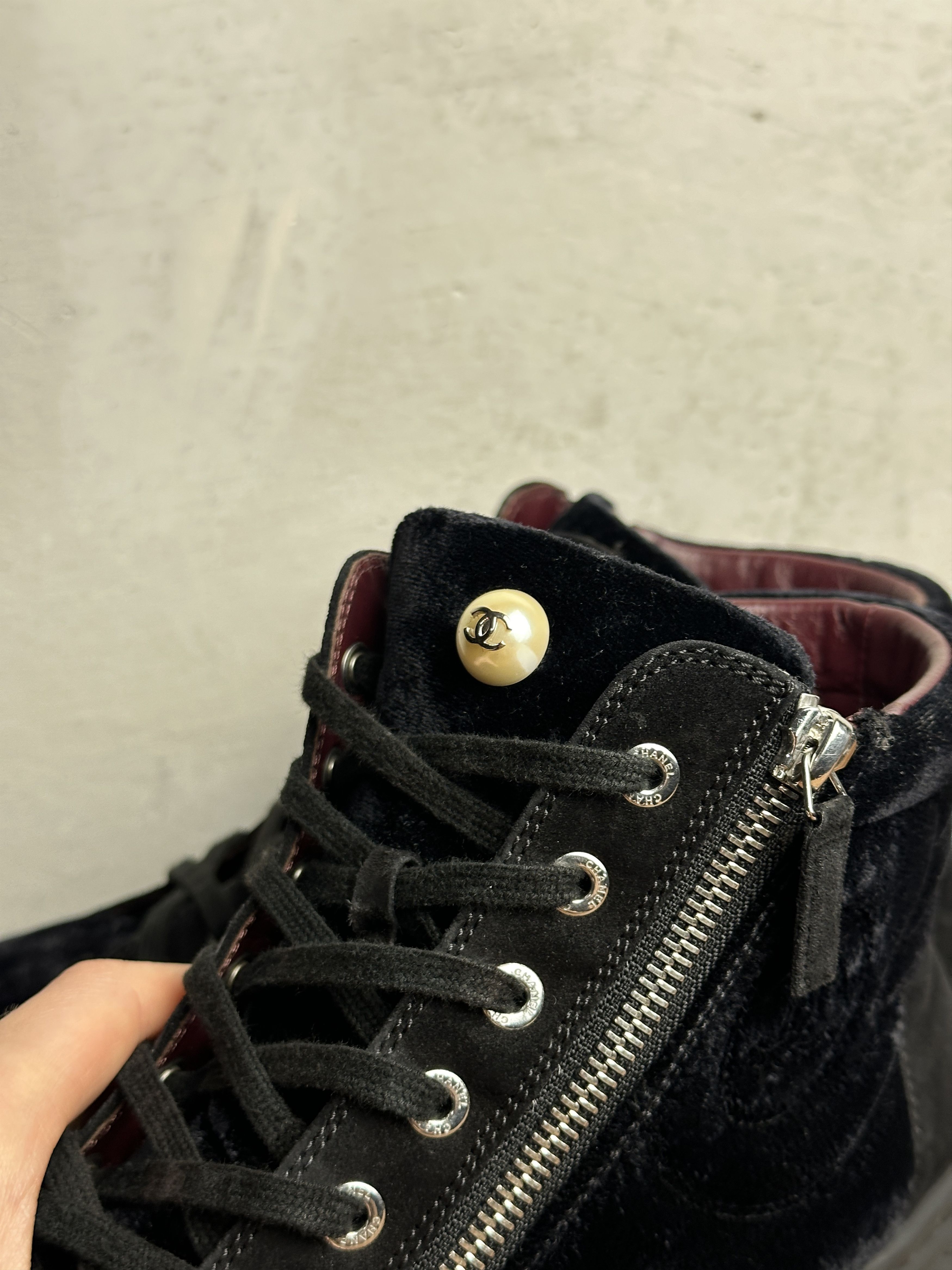 Chanel Chanel Velvet Pearl Logo Sneakers Size US 9 / IT 39 - 6 Thumbnail