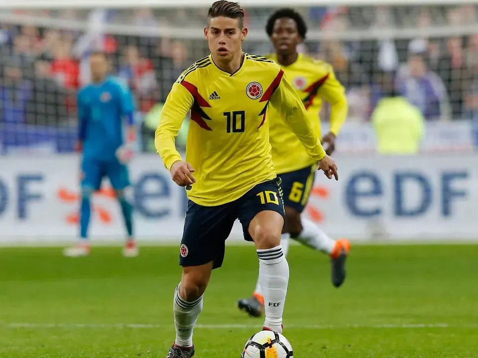 Adidas COLOMBIA 2018 2019 HOME FOOTBALL SHIRT SOCCER JERSEY Size US S / EU 44-46 / 1 - 8 Thumbnail