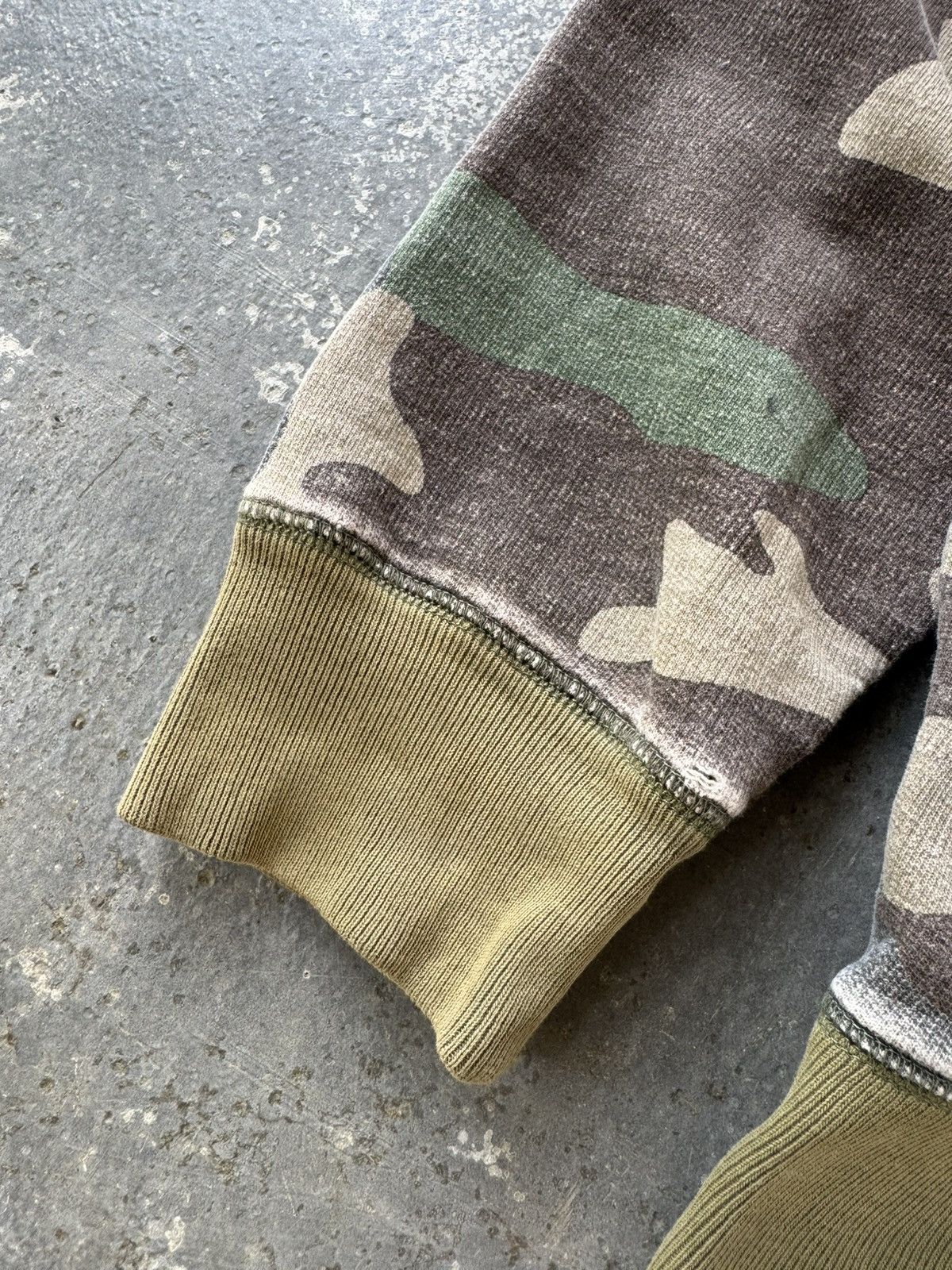 Stussy × Vintage Vintage Y2k Stussy Tribe Camo Sweatshirt Size US M / EU 48-50 / 2 - 4 Thumbnail