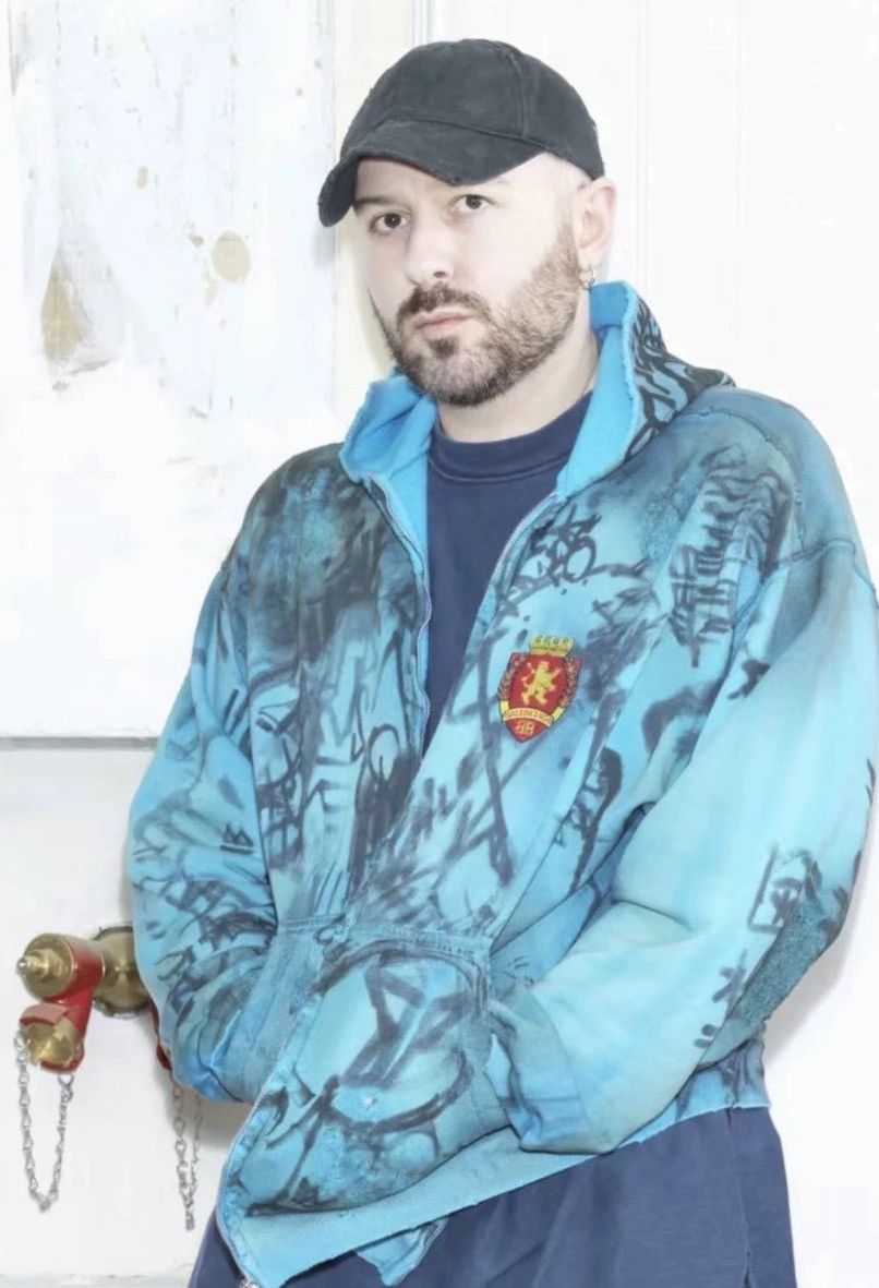 Balenciaga Balenciaga 23ss blue Manchester United graffi 2412-Nextarrow Size US XS / EU 42 / 0 - 8 Thumbnail