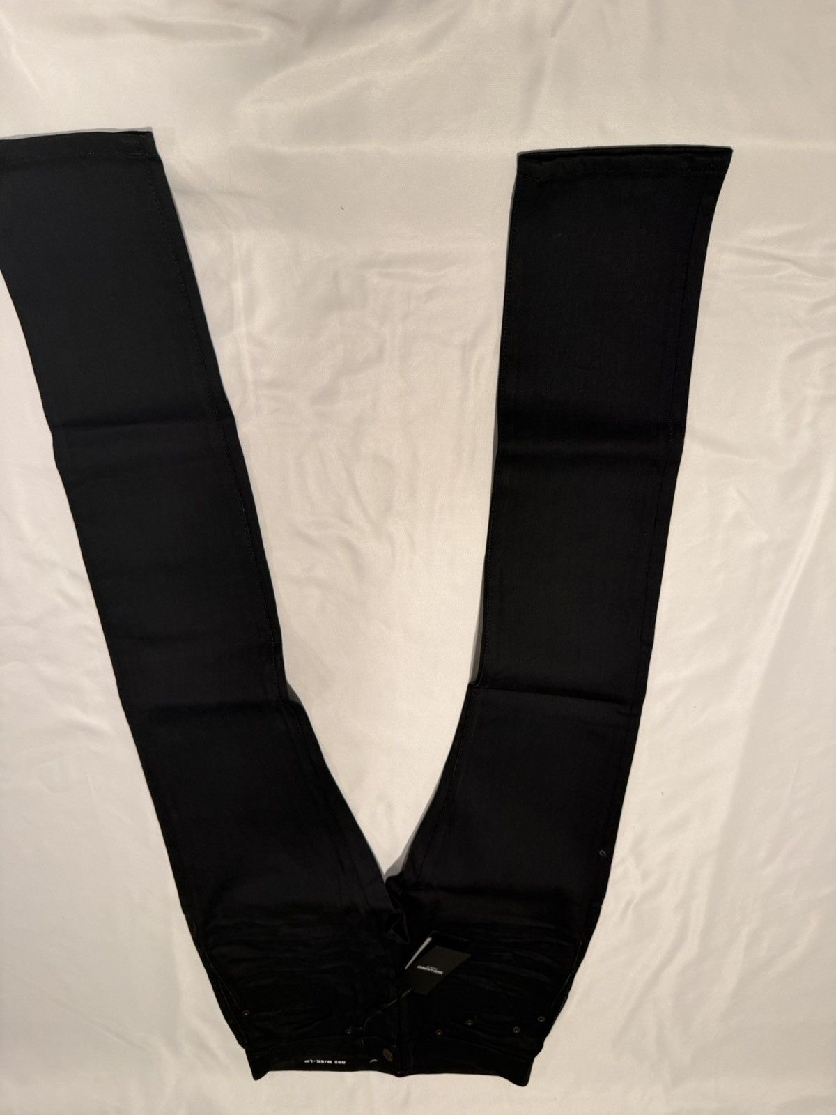 Saint Laurent Paris Saint laurent mens slim fit jeans. 28 $790 Size US 28 / EU 44 - 2 Thumbnail