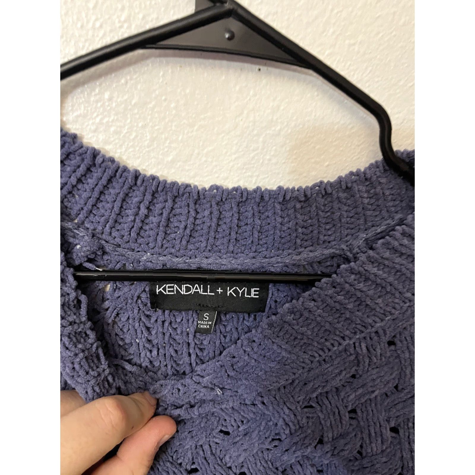 Vintage KENDALL & KYLIE Cable Knit Blue Cropped V-Neck Sweater Women's Small Size S / US 4 / IT 40 - 2 Thumbnail