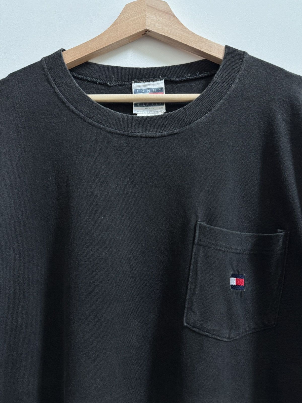 Tommy Hilfiger Vintage Tommy Hilfiger Small Flag Pocket T-Shirt Size US XL / EU 56 / 4 - 3 Thumbnail
