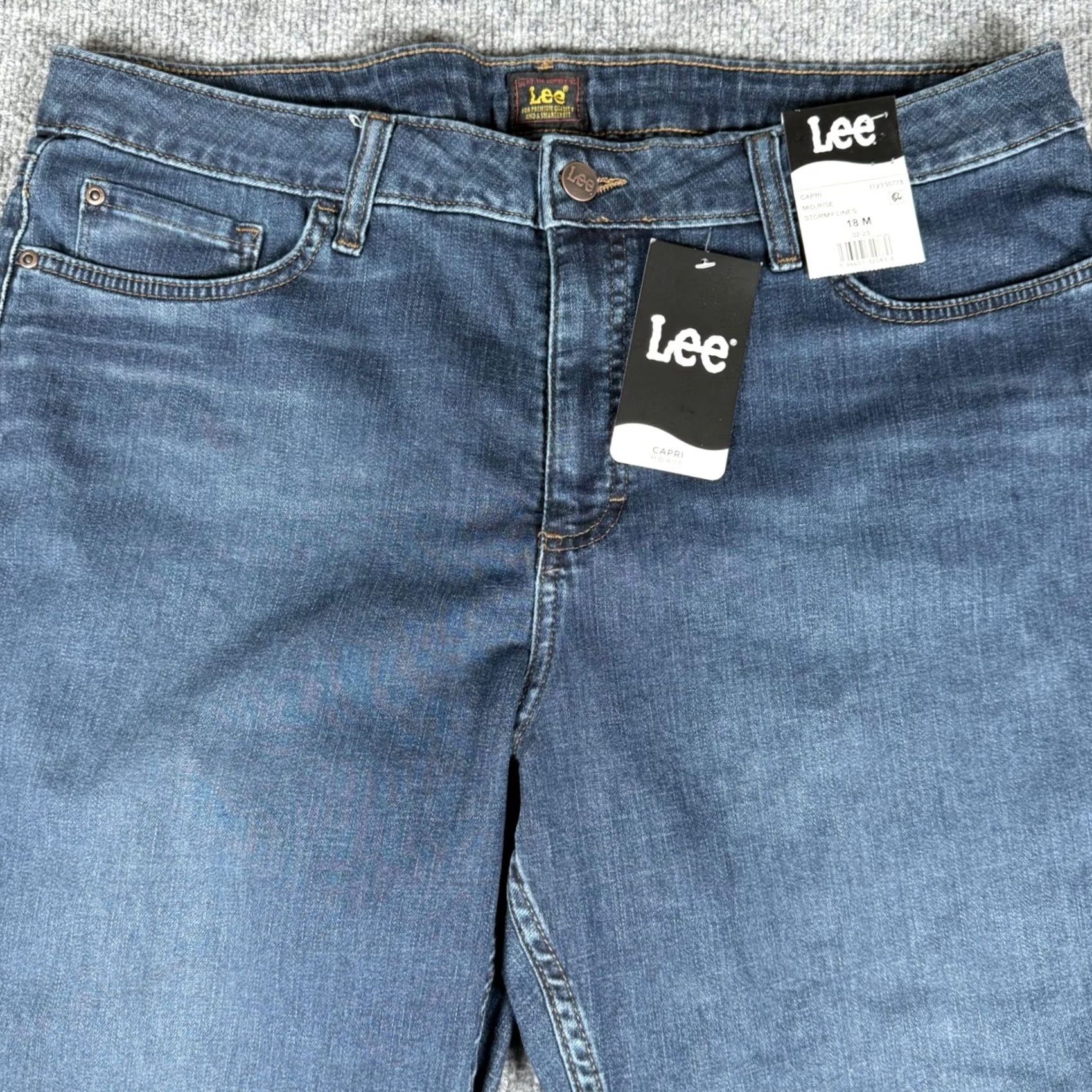 Lee VINTAGE Lee 18M Capri Jeans Damen? 18M Mid Rise Stormy Lines Denim Capris Jeans Womens Str... Size 40" / US 18 - 6 Thumbnail