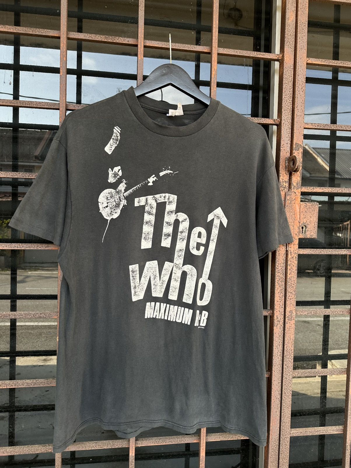 Vintage Thrashed THE WHO Thin Paper Faded Distressed ERD GRUNGE Size US XL / EU 56 / 4 - 5 Thumbnail
