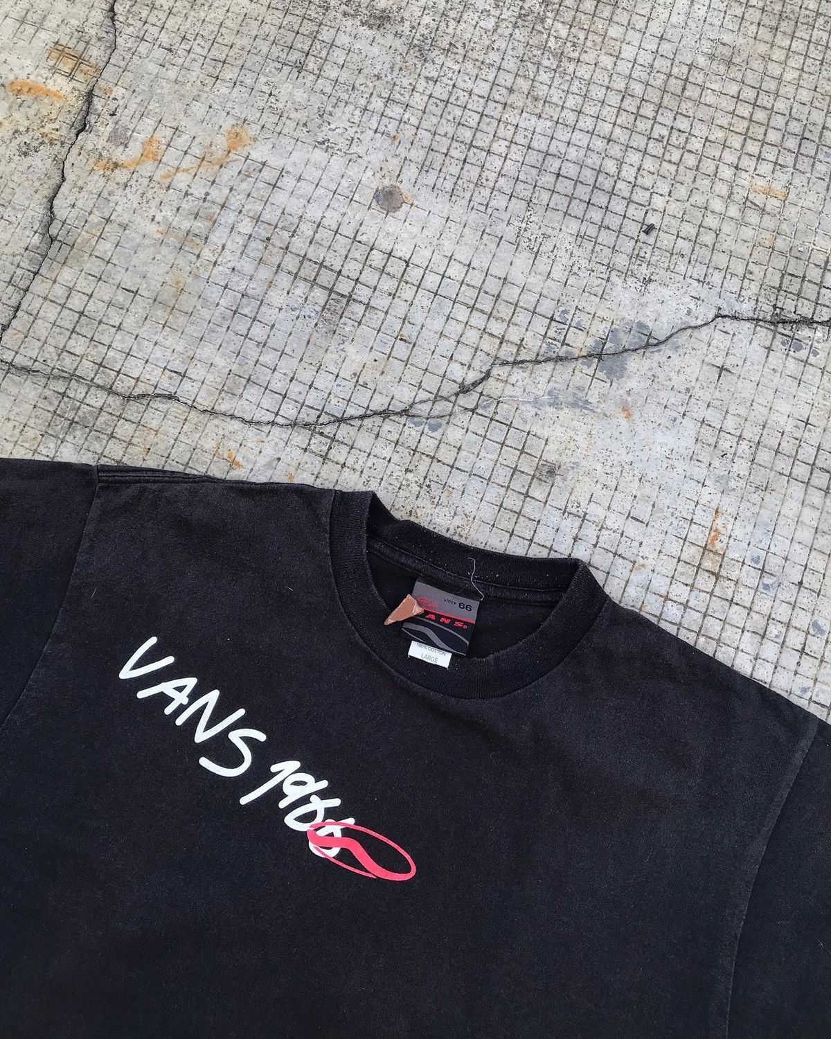 Japanese Brand × Vans × Vintage Vintage Vans Tee Size US L / EU 52-54 / 3 - 4 Thumbnail
