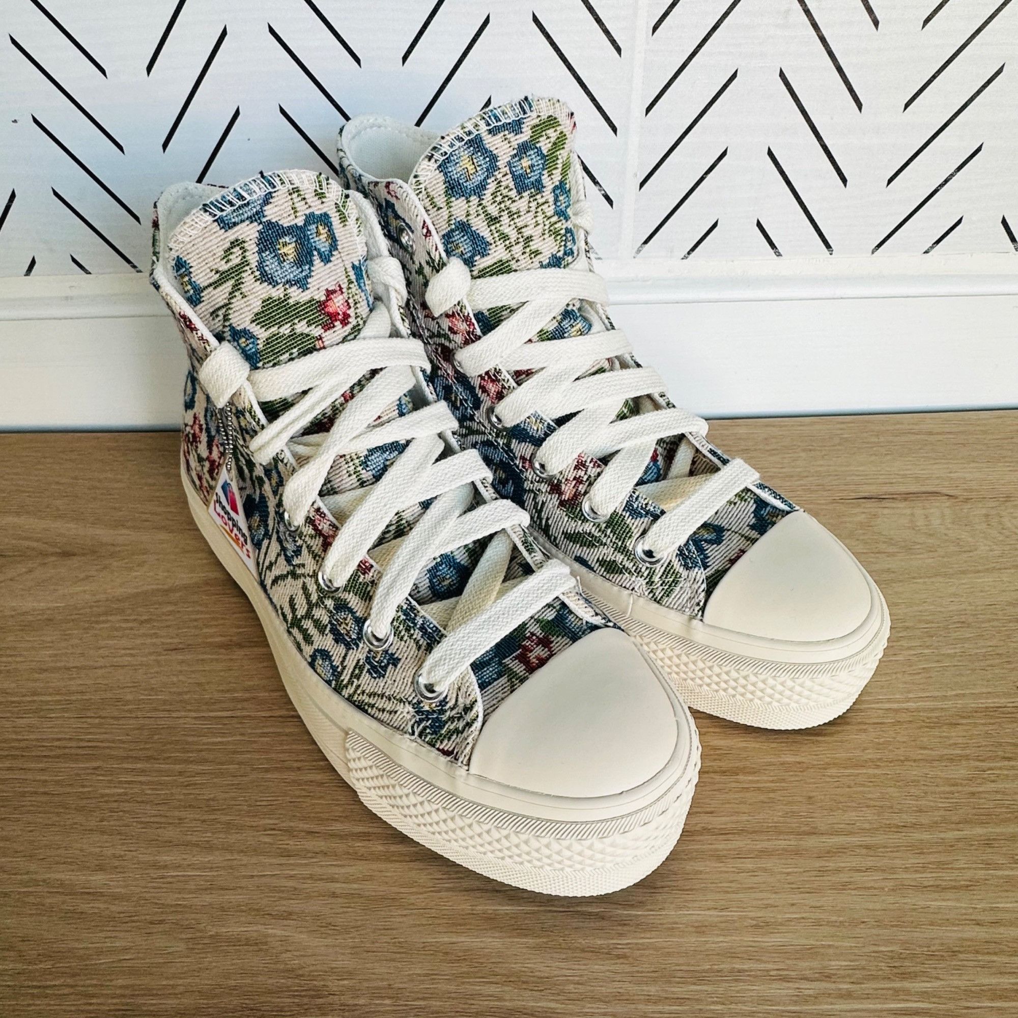 Converse ⭐Converse Chuck Taylor Lift Hi Sz 8 Women Shoes Sneakers Flo Size US 8 / IT 38 - 12 Thumbnail