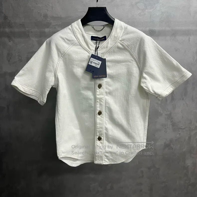 Louis Vuitton Louis Vuitton White Solid Embossed Single Breasted Short S Size US XS / EU 42 / 0 - 1 Thumbnail