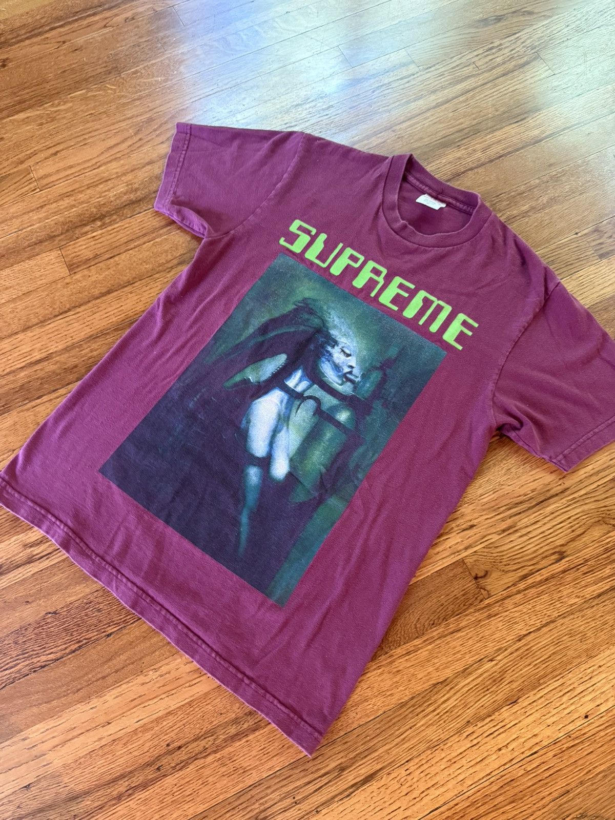 Supreme SUPREME x Hr Giger 2014 tee maroon Size US M / EU 48-50 / 2 - 2 Thumbnail