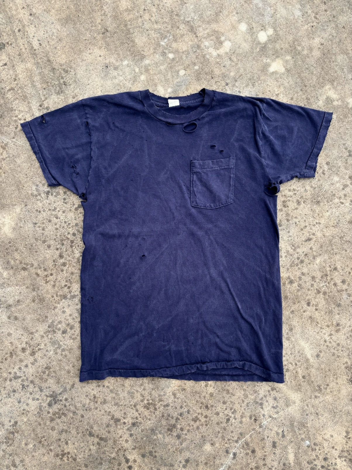 Vintage Thrashed Faded Tee Shirt Distressed Navy Size US L / EU 52-54 / 3 - 12 Thumbnail