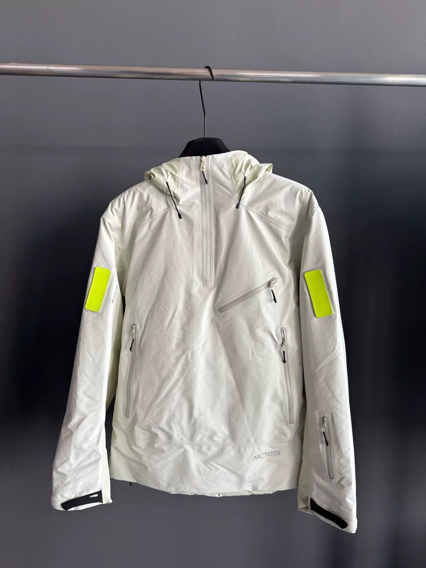 Arc'teryx Arc'teryx White Hoodie M Men Size US M / EU 48-50 / 2 - 1 Thumbnail