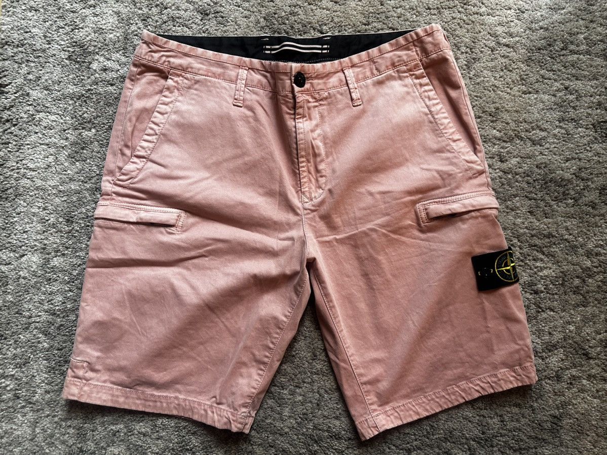 Stone Island Stone Island bermuda shorts Size US 34 / EU 50 - 1 Thumbnail