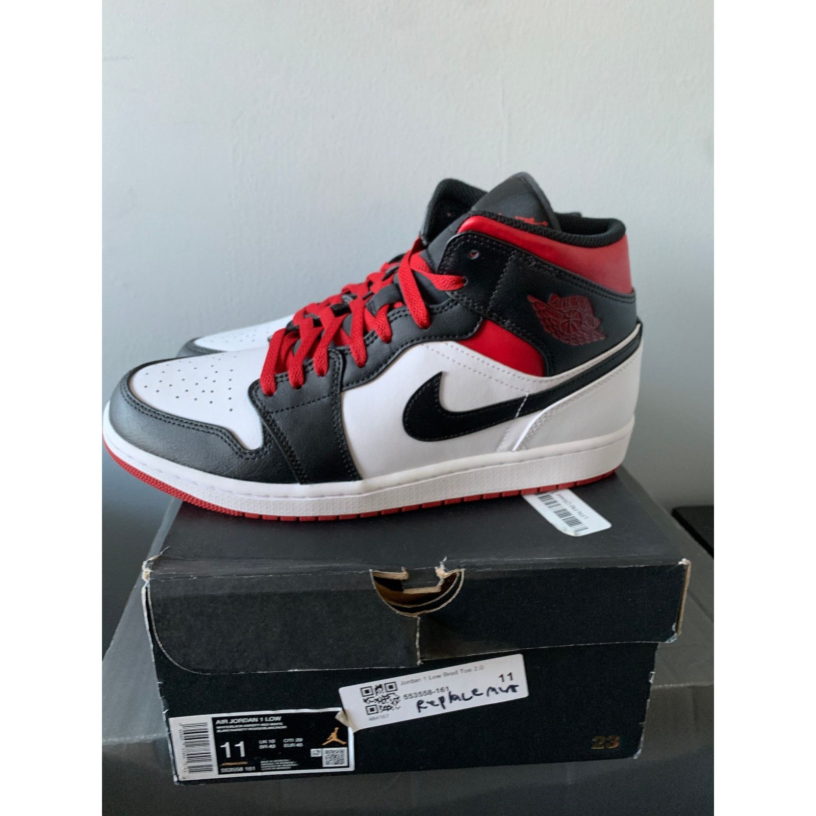 Nike Nike Air Jordan 1 Mid Gym Red Black Toe Size 11 SHIPS NOW Size US 11 / EU 44 - 4 Thumbnail
