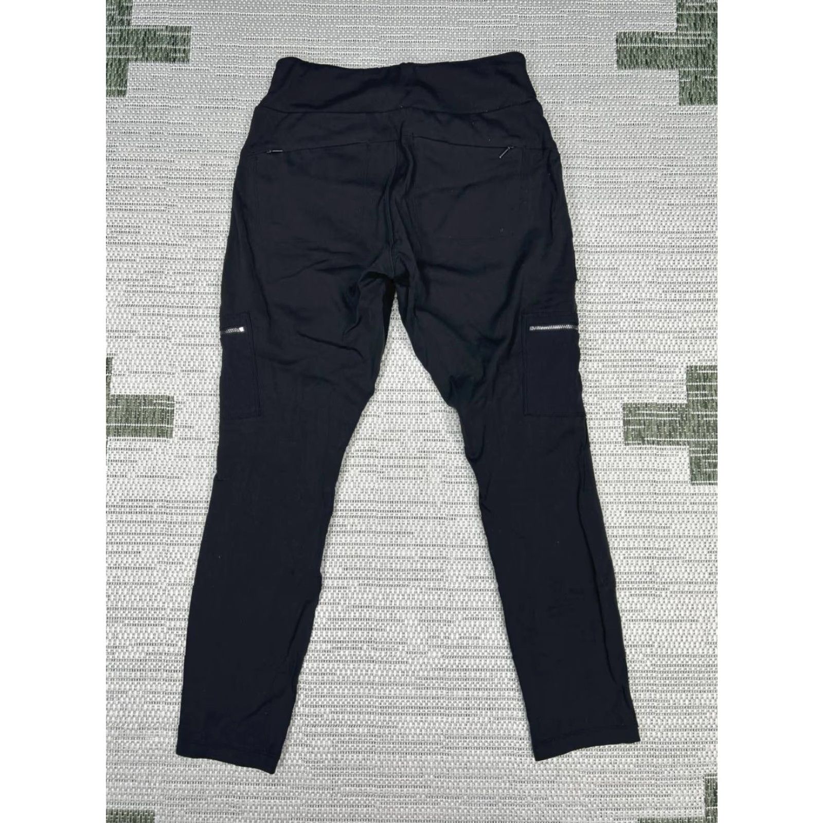 Athleta Athleta Headlands Hybrid Cargo Tight II Leggings Women 6 Petite Black Logo Nylon Size 28" / US 6 / IT 42 - 2 Thumbnail