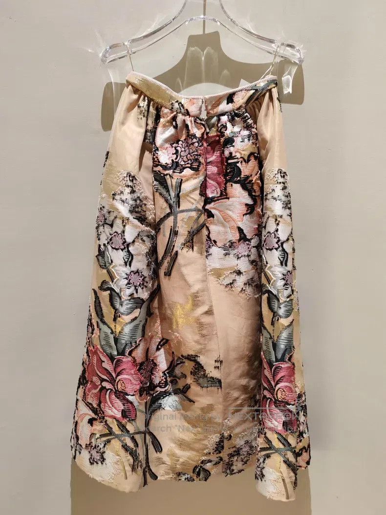 Fendi Fendi Floral Print Puffy Skirt, Beige Background with Pink Size 25" / US 0 / IT 36 - 2 Thumbnail