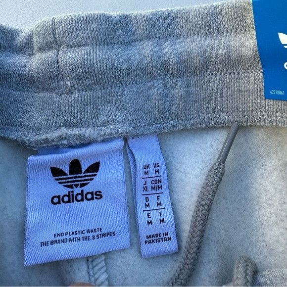 Adidas NWT ADIDAS LIGHT GRAY SLIM FIT CARGO STRAIGHT LEG SWEATPANTS Size US 30 / EU 46 - 8 Thumbnail
