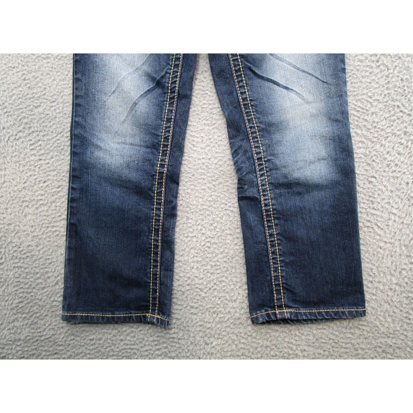 Vintage Reign Jeans Capri Distressed Dark Stretch Denim Women SZ 7 Blue Capri Womens Jeans Capris, Reign Denim Women 7 Blue Distressed Stretch Size 28" / US 6 / IT 42 - 2 Thumbnail