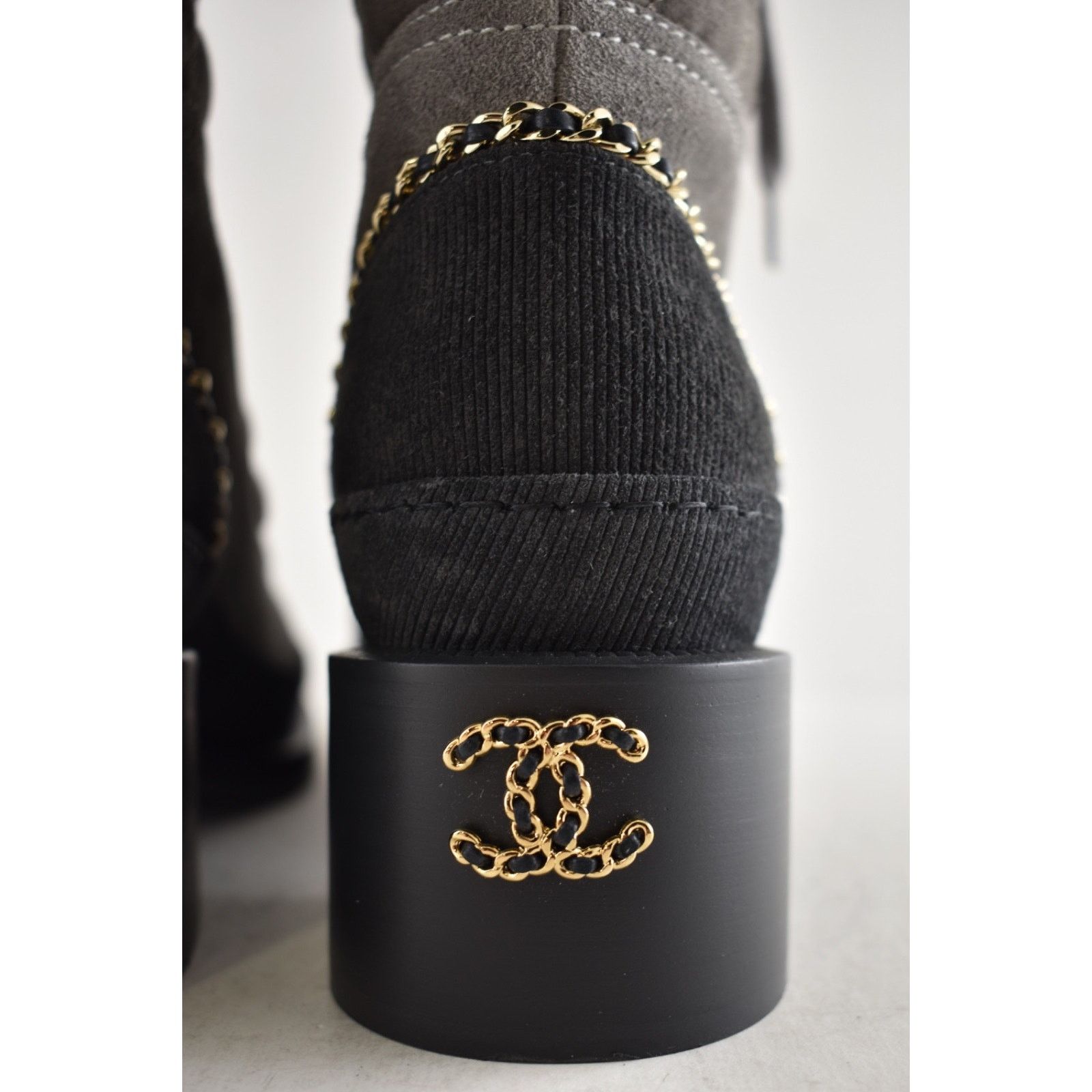 Chanel Chanel 24K Grey Quilted Suede Chain CC Combat Boots 36 Size US 6 / IT 36 - 17 Thumbnail