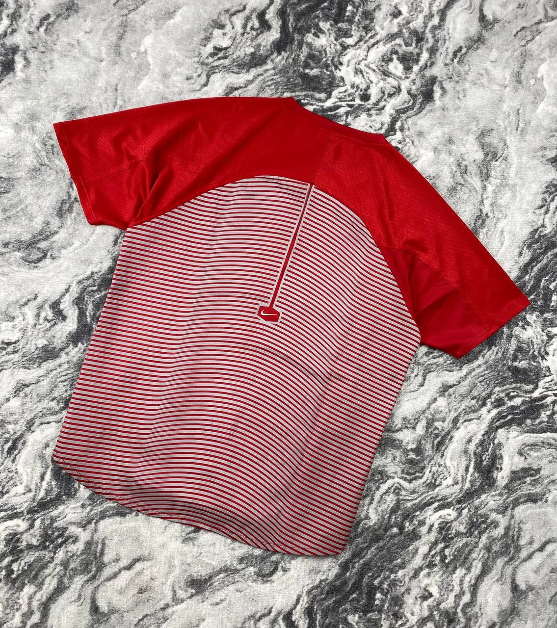 Nike Vintage Nike Air Max Tn T-Shirt 00s Men Size S Red Size US S / EU 44-46 / 1 - 15 Thumbnail