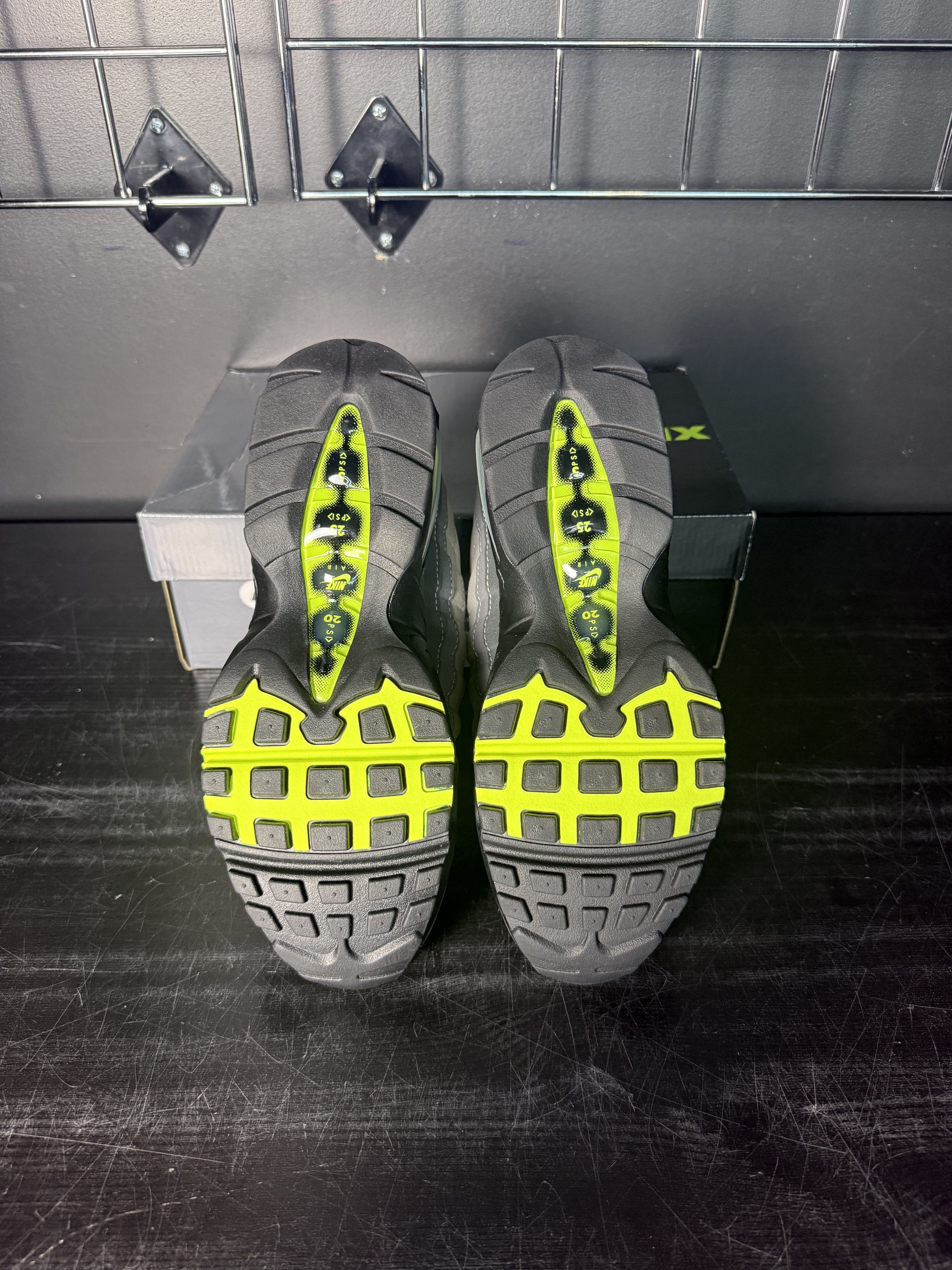 Nike Nike Air Max 95 Big Bubble "Neon" (2026) (WMNS) Size US 8.5 / IT 38.5 - 4 Thumbnail