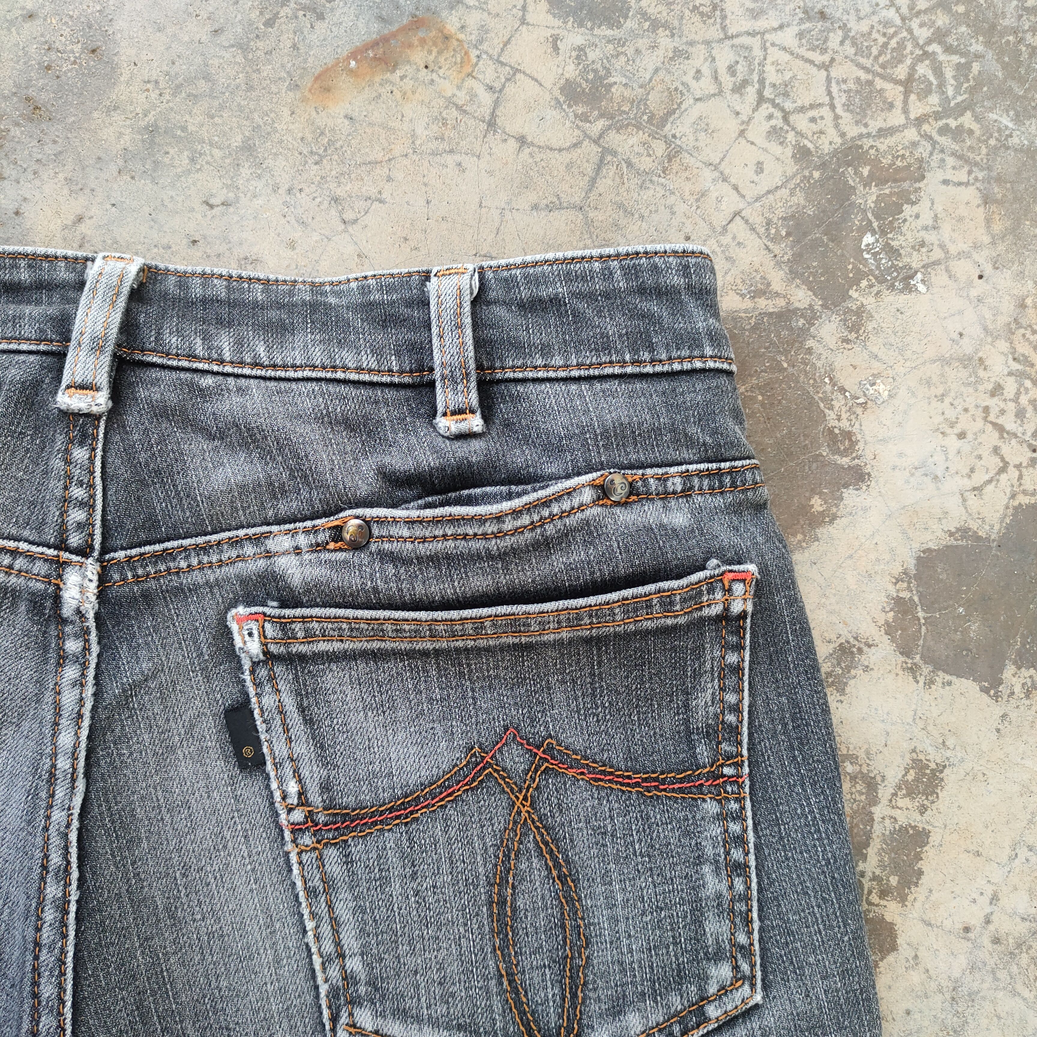 Japanese Brand × Jean × Vintage W30 VINTAGE JAPAN EC100 FADED BLACK JEANS DENIM PANTS Size US 30 / EU 46 - 13 Thumbnail
