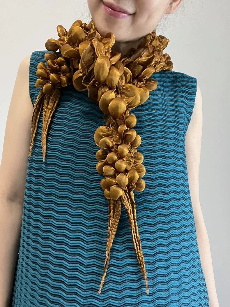 Issey Miyake Issey Miyake Golden dragon whisker bubble scarf Size ONE SIZE - 1 Thumbnail
