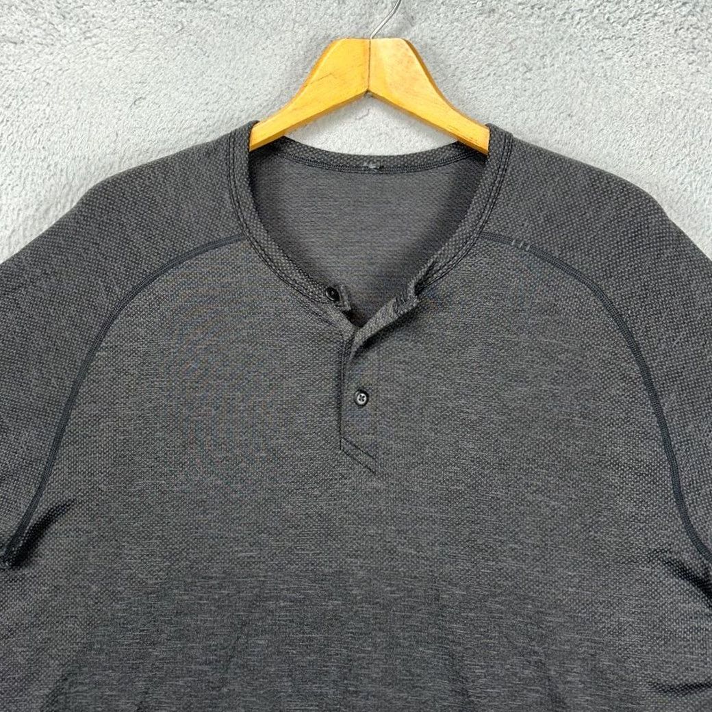 Lululemon Lululemon Henley T-Shirt Mens XL Dark Grey Long Sleeve Tee Logo Regular Fit Casual Shirt Streetwear Size US XL / EU 56 / 4 - 2 Thumbnail