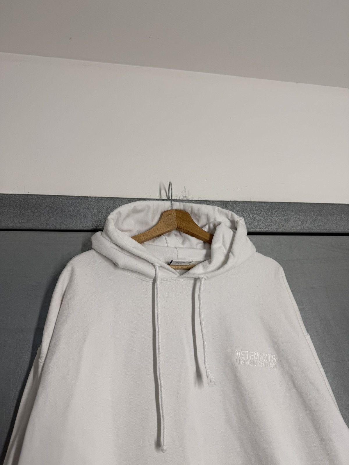 Vetements Vetements Small Embroidered Logo Dense Hoodie Size US S / EU 44-46 / 1 - 2 Thumbnail