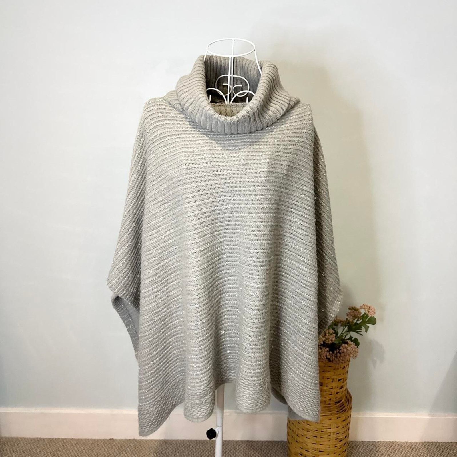 Apt. 9 Stunning vintage y2k gray crochet sequin fringe poncho Size ONE SIZE - 2 Thumbnail