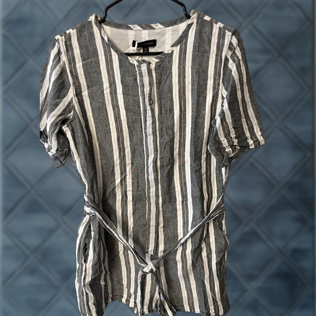 Banana Republic VINTAGE Banana Republic Women's Romper Size 10 Gray Linen-Blend Belted Casual Travel Size 32" / US 10 / IT 46 - 1 Thumbnail