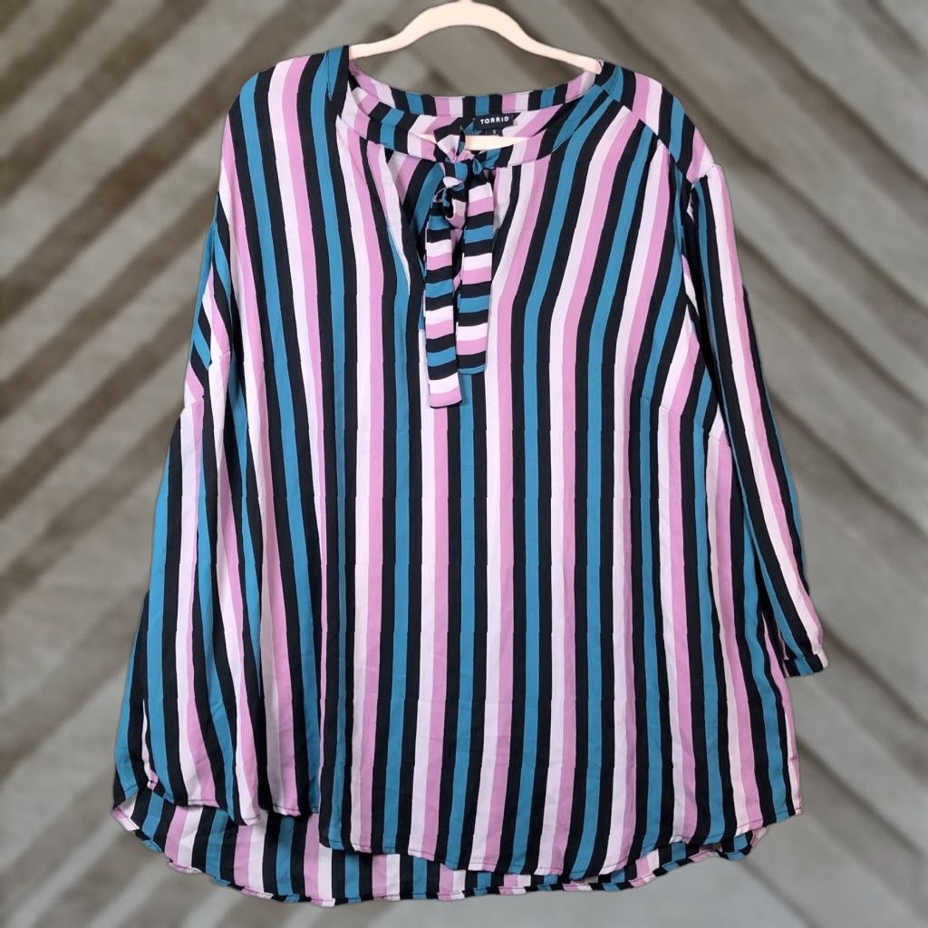 Torrid Torrid Blouse Multicolored Striped Front Knot 3/4 Sleeve Stretch 3X Women Size XXL / US 16-18 / IT 52-54 - 1 Thumbnail