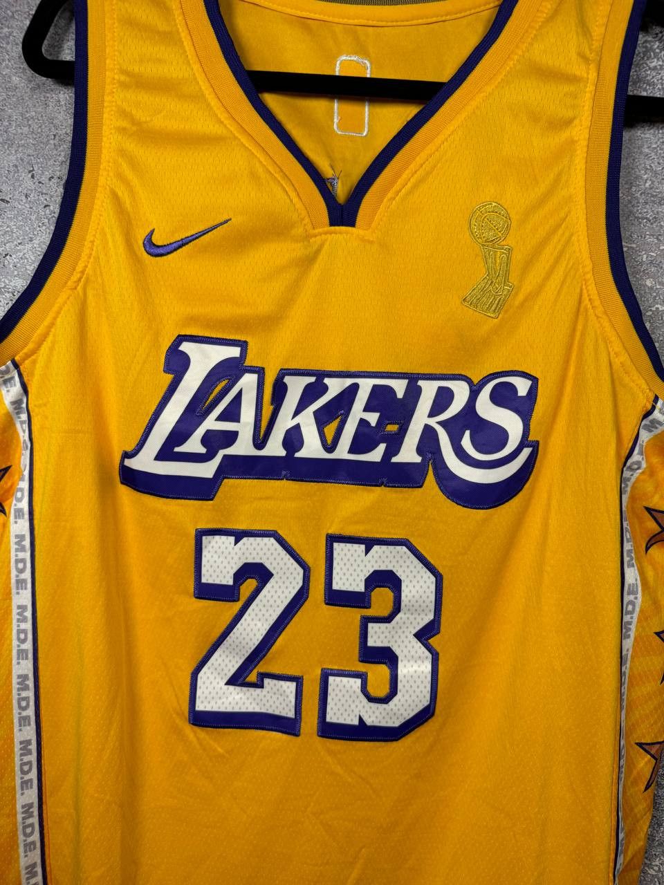 NBA LEBRON JAMES Los Angeles Lakers Jersey Large Limited Size US L / EU 52-54 / 3 - 4 Thumbnail