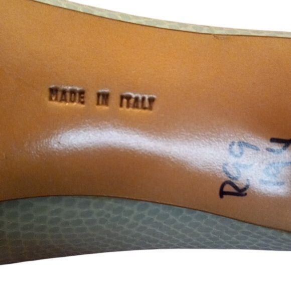 Salvatore Ferragamo Salvatore Ferragamo Size 9 AAA Green Leather Pumps 2.75 Inch Size US 9 / IT 39 - 6 Thumbnail