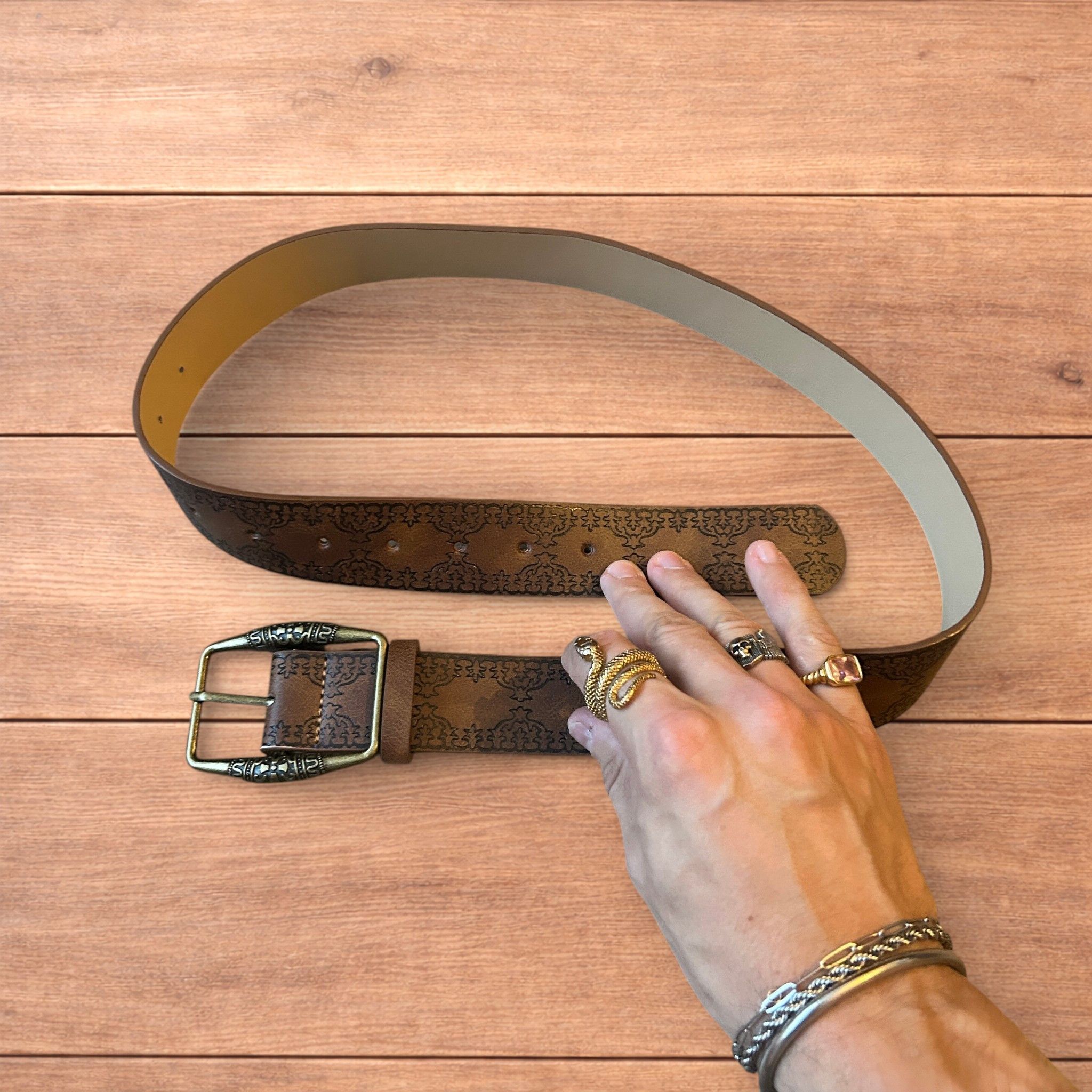 Japanese Brand Faux leather western cowboy belt in brown with bronze trim. Size ONE SIZE - 1 Thumbnail