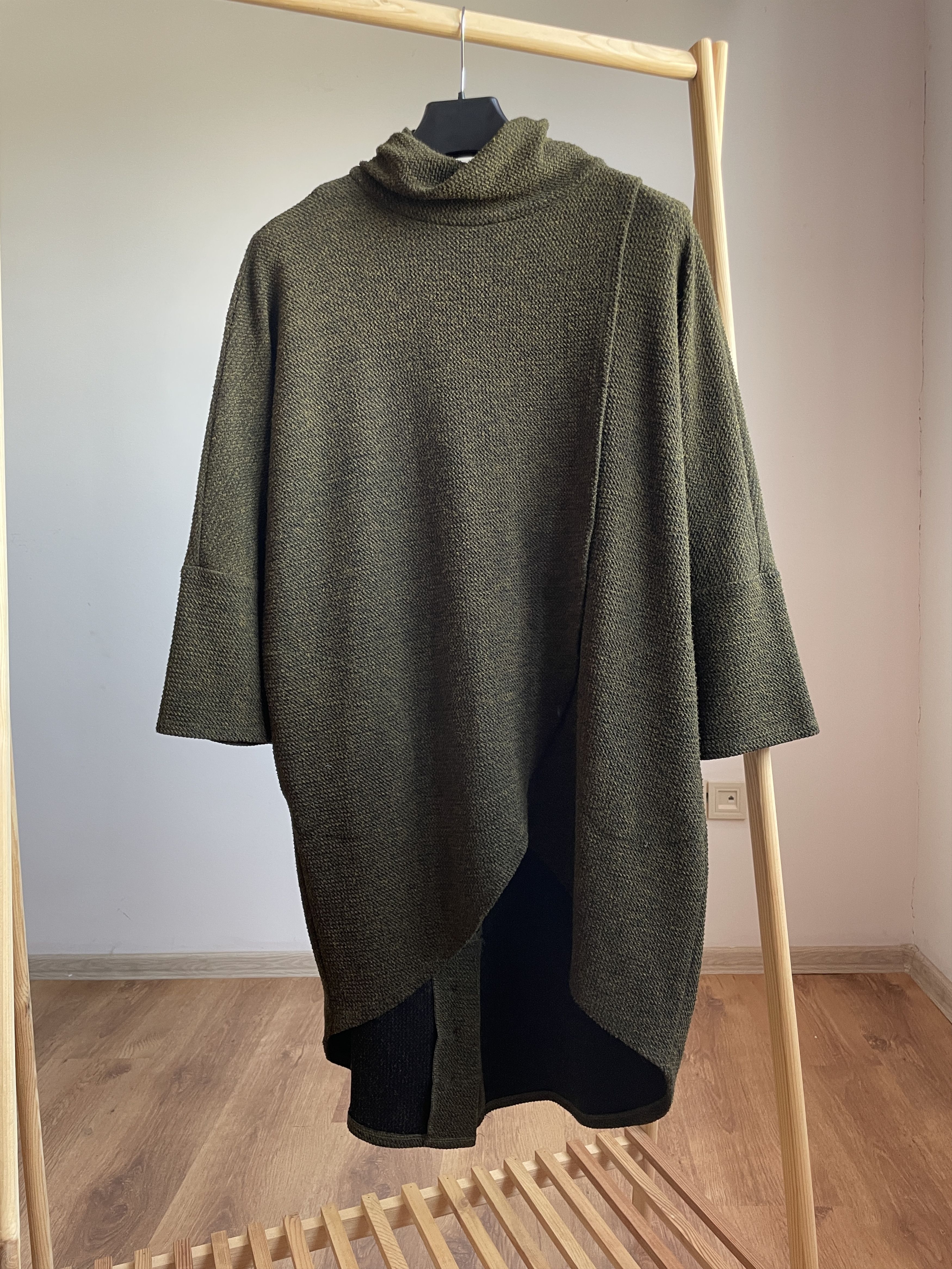 Joseph Ribkoff Joseph Ribkoff Anthropologie Turtleneck Long Sweater Poncho Size XL / US 12-14 / IT 48-50 - 1 Thumbnail