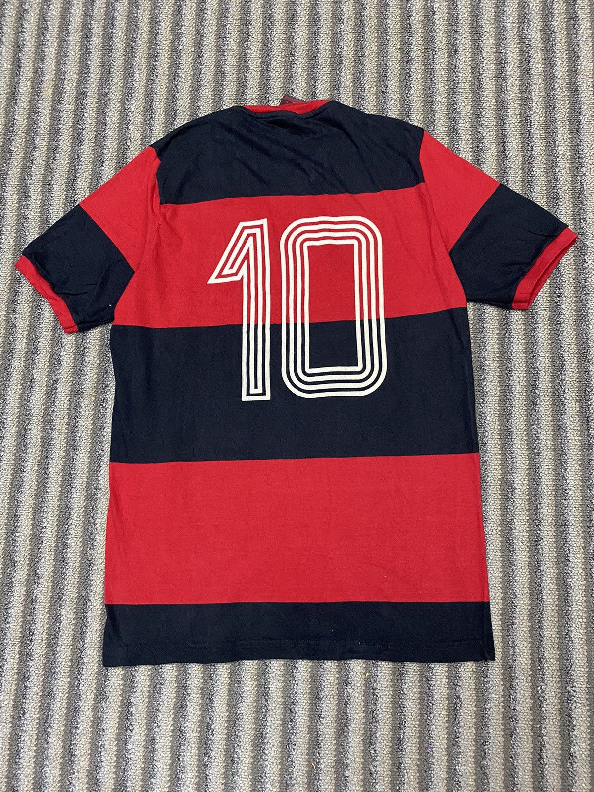Vintage Retro Soccer Jersey of Flamengo from 1981 Size US S / EU 44-46 / 1 - 14 Thumbnail